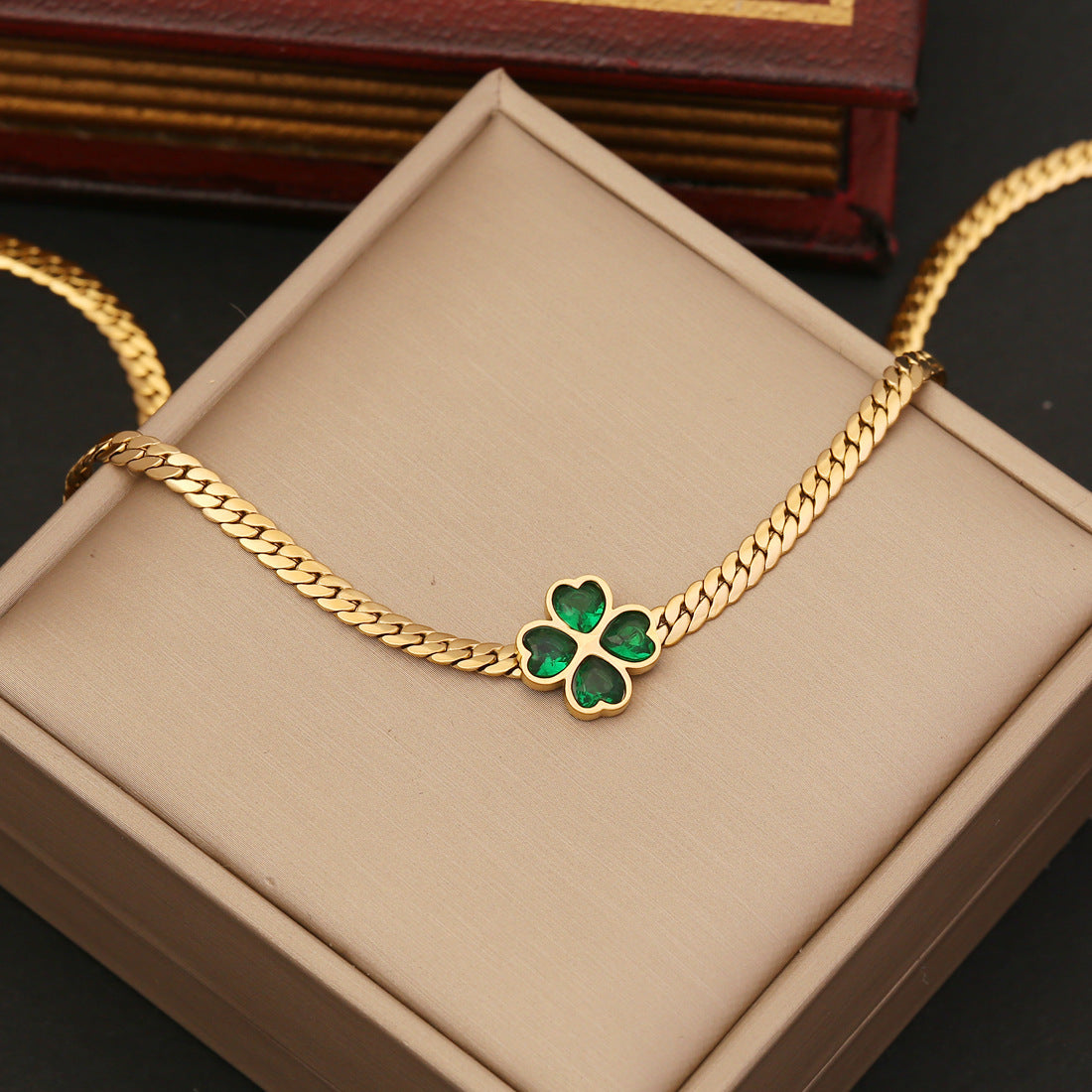 Women's Fashion Emerald Necklace Set