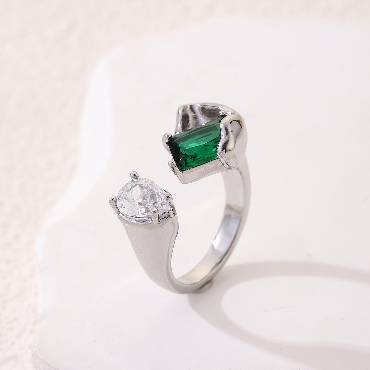 Women's Fashion Emerald Elegant Ring