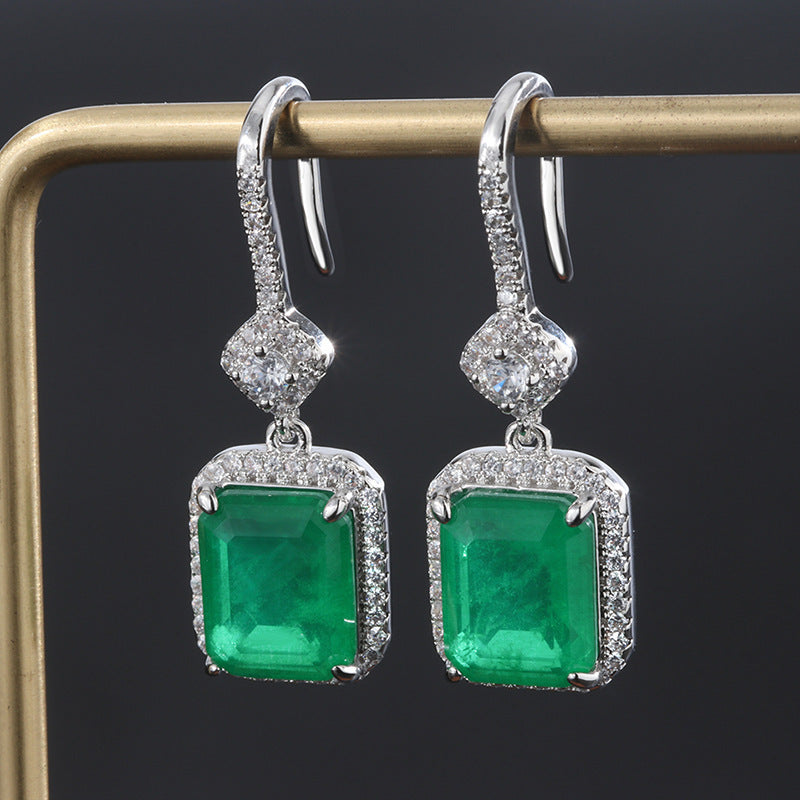 Retro Earrings With Emerald Color