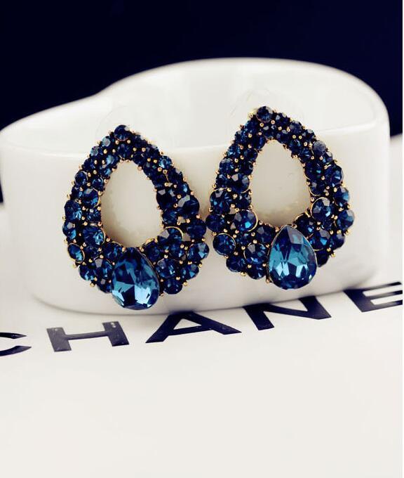 Earrings with diamond and sapphire earrings