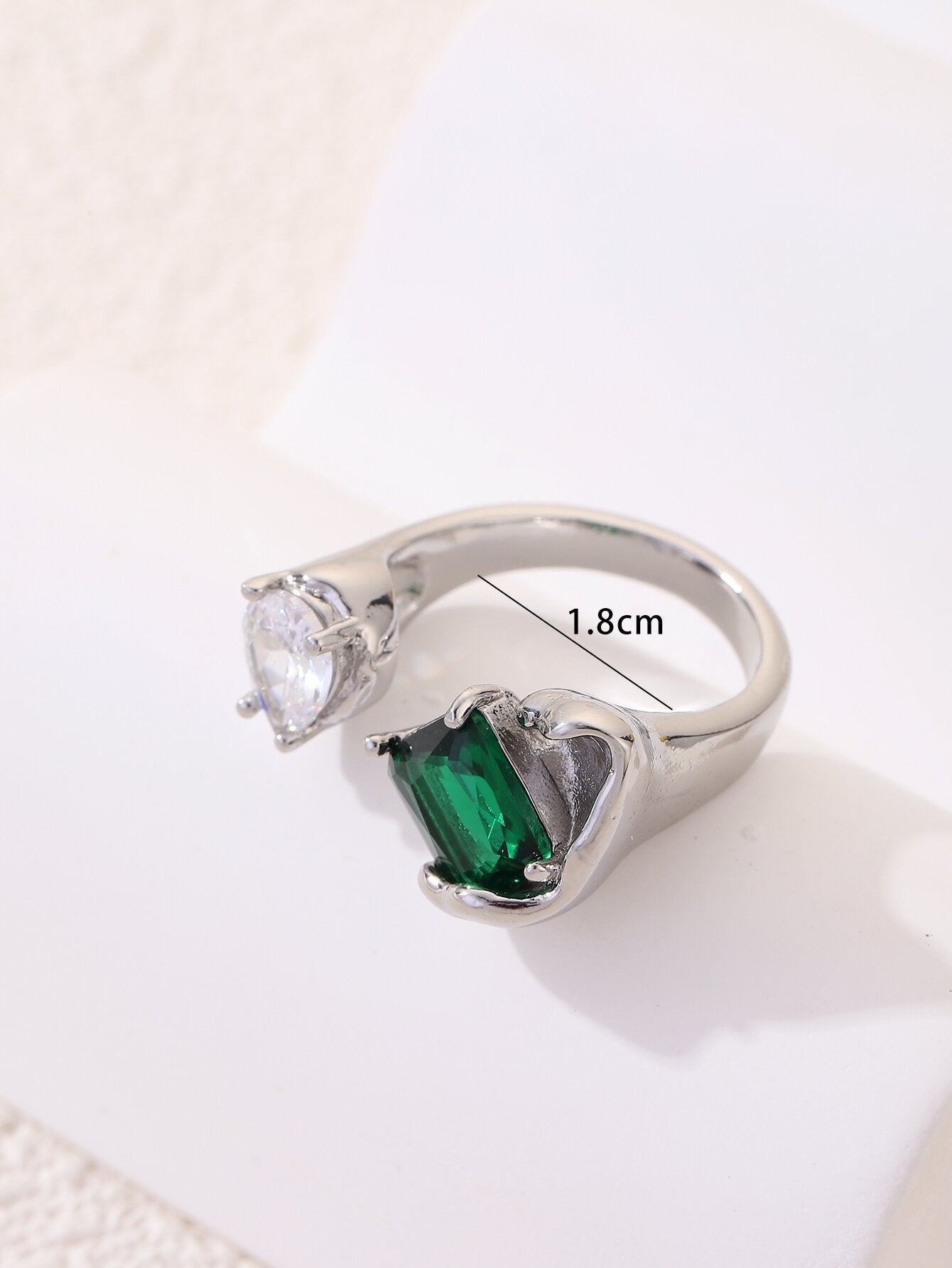 Women's Fashion Emerald Elegant Ring