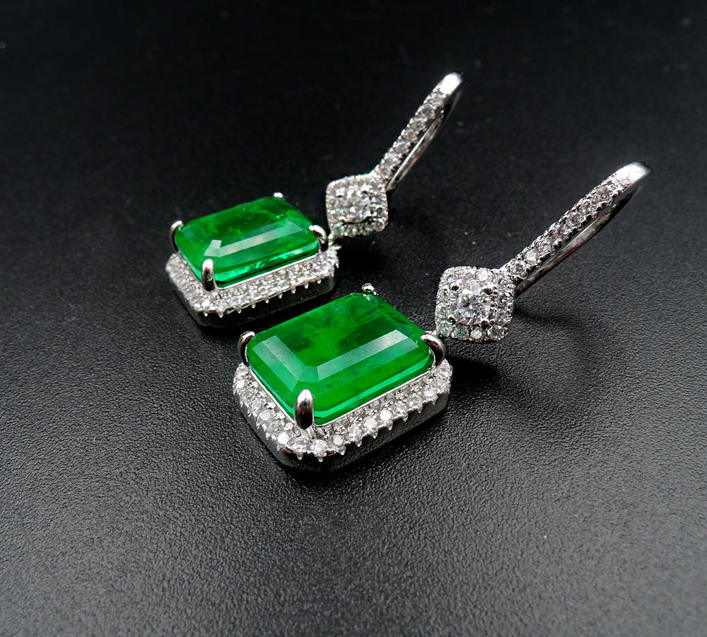 Retro Earrings With Emerald Color