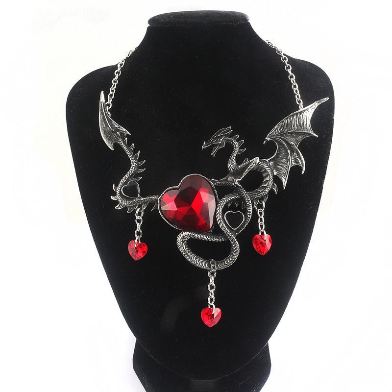 Heart-shaped sapphire dragon necklace