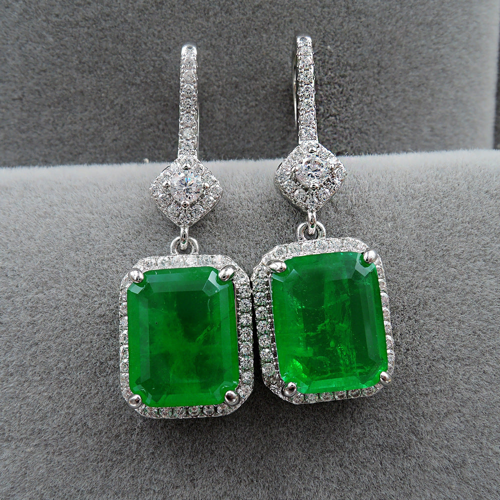 Retro Earrings With Emerald Color