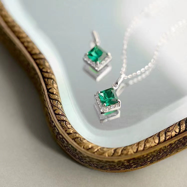 Square Diamond Emerald Clavicle Chain