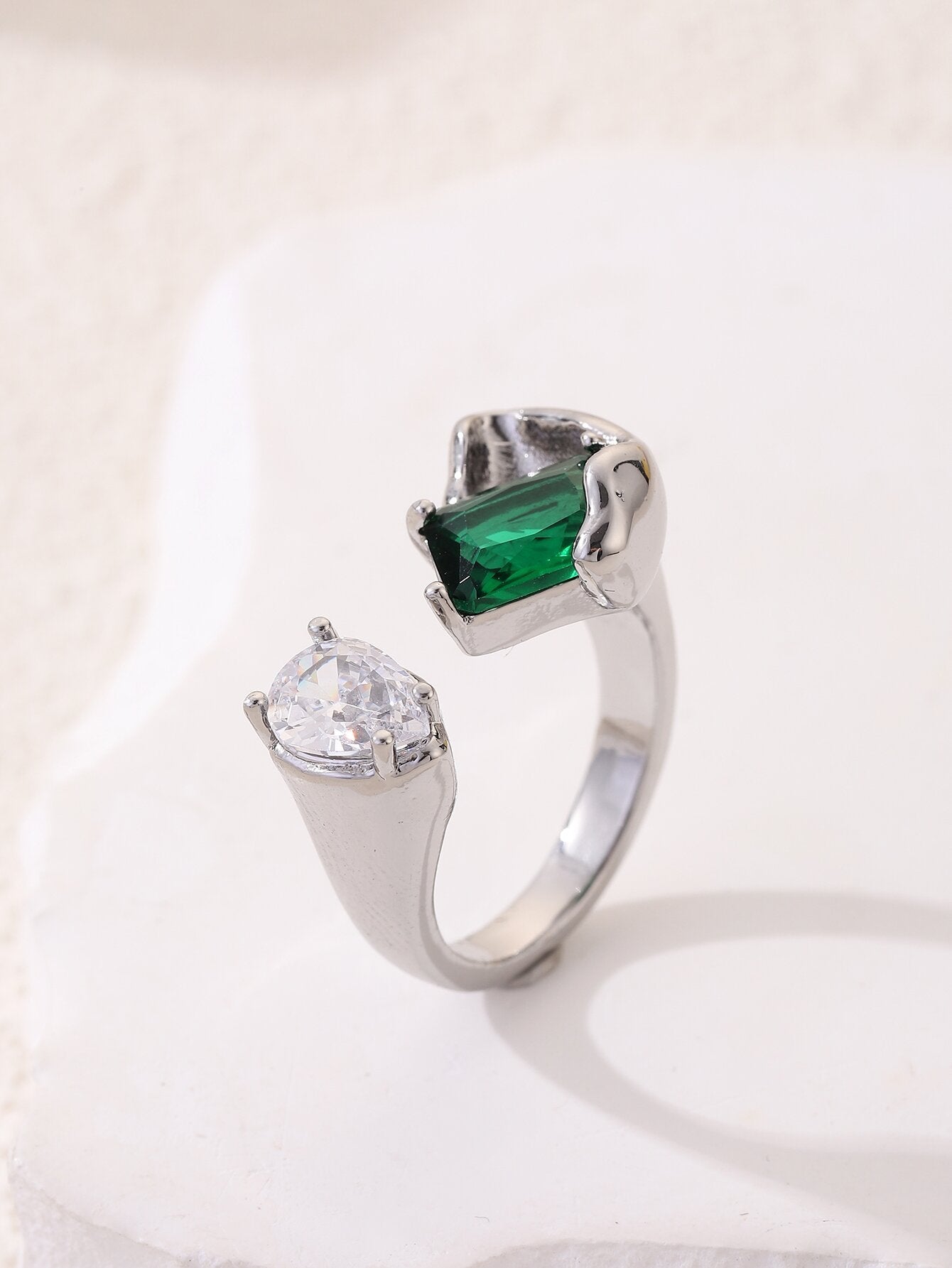 Women's Fashion Emerald Elegant Ring